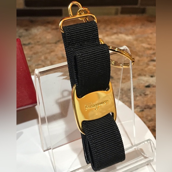 Salvatore Ferragamo Vara Ribbon Key Ring/ Bag Charm- NIB❤️🔥😍 - Picture 7 of 17